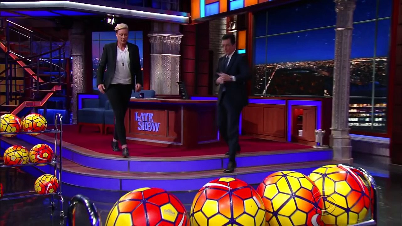 Stephen Défis Abby Wambach DUn Coup De Pied Hors