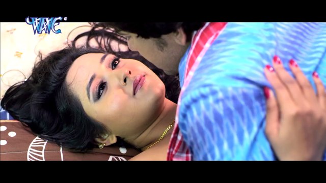 बॉडी के मजबूती चेक करs ना - Hot Kajal & Dinesh Lal - Hot Bhojpuri Scenes from Patna Se Pakistan