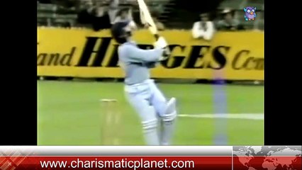 18 Years Old Wasim Akram Took a Magnificent Running Catch