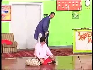 Pakistani Stage Girls funny actor on stage in multan - desi girls video