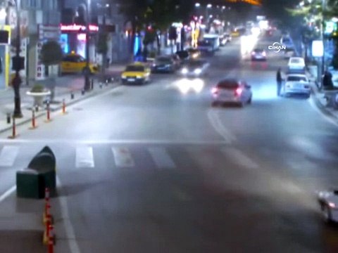 Mobese kameralarına yansıyan ilginç kazalar