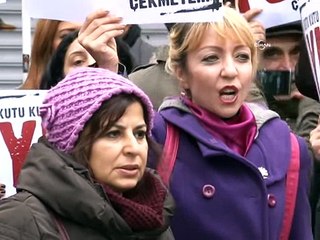 Rüşvet operasyonu protestosunda döner bıçaklı saldırı