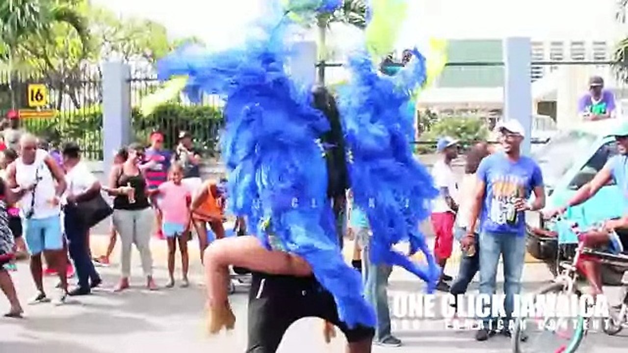 USAIN BOLT DANCING WITH LADIES AT JAMAICA CARNIVAL 2016