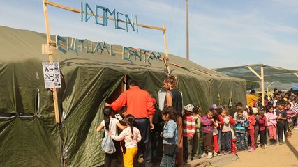 İdomeni'deki sığınmacı kampına çadırdan okul