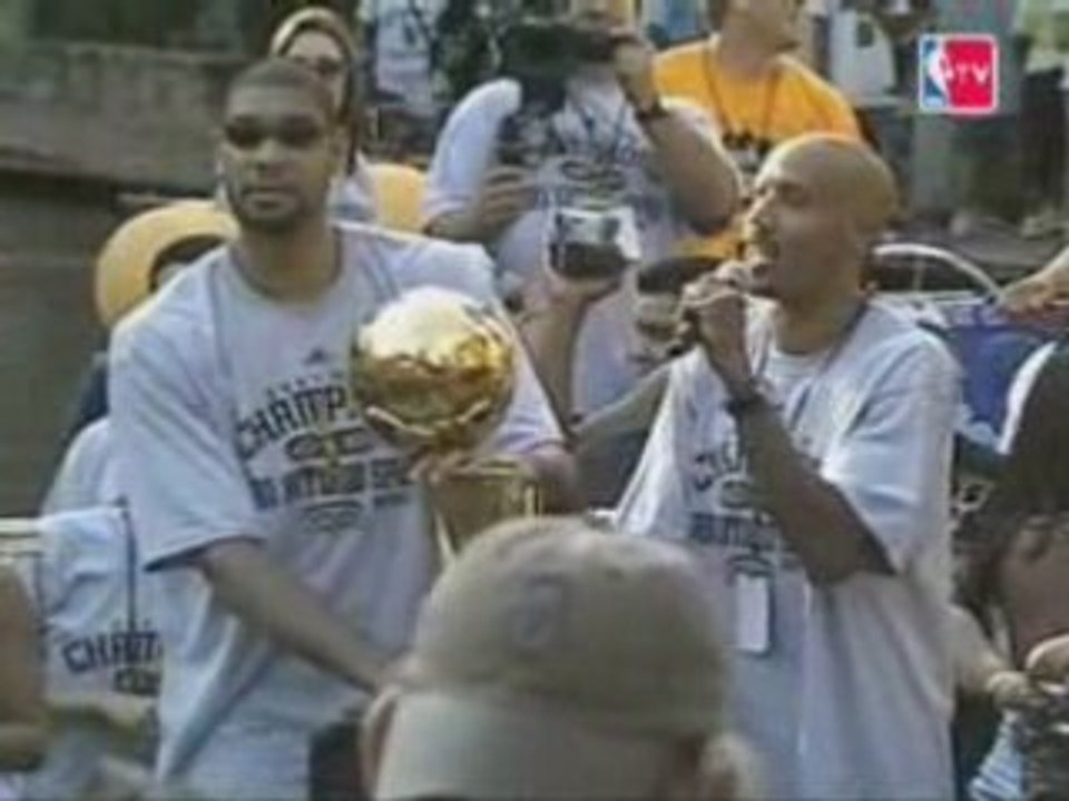 spurs-river walk parade-2/2