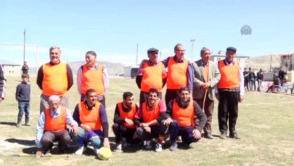 Sahaya Bastonla Çıktı Golünü Attı