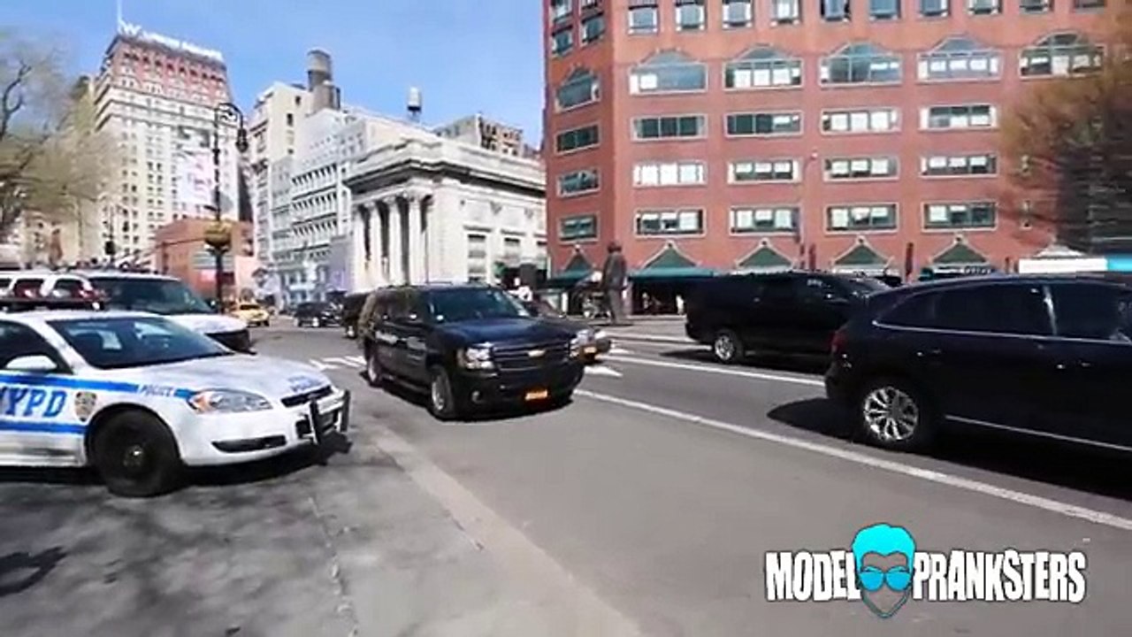 طلب رقمها ورفضت شاهد المفاجأه