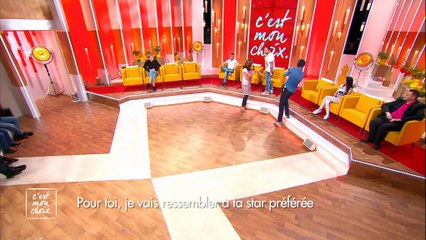 Un tatouage sur la fesse... qui ne laisse pas Evelyne Thomas indifférente