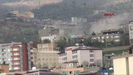 Şırnak'ta PKK'lıların Karargah Olarak Kullandıkları Binalar Ateş Altında