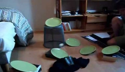 Шарик для пинг понга, тарелки и сила гравитации