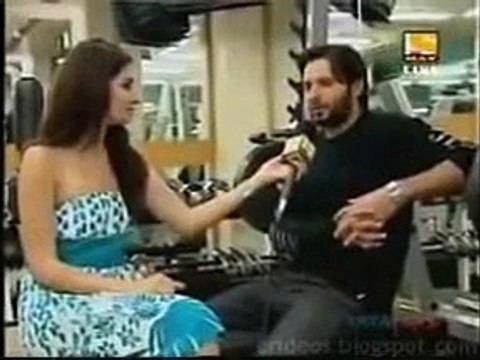 Vulgar Interview of Indian Anchor With Shahid Afridi