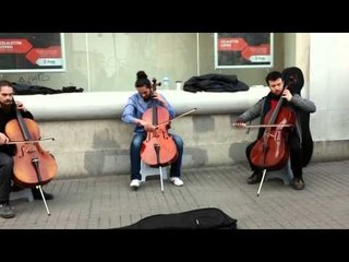 Taksim Sokak Sanatçıları Çello ile Harikalar Çıkaran 3 Genç
