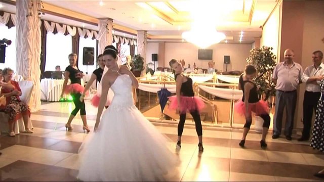 Танец невесты с подружками МЕГА ПРИКОЛ