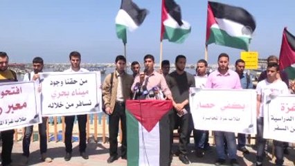 Gazze'de Öğrenciler Ablukayı Protesto Etti