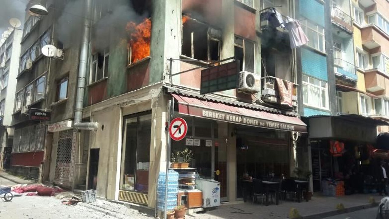 Bina alev alev yandı