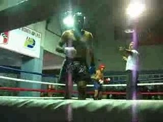 SEGUNDA PELEA BOMBONERA - casco azuL