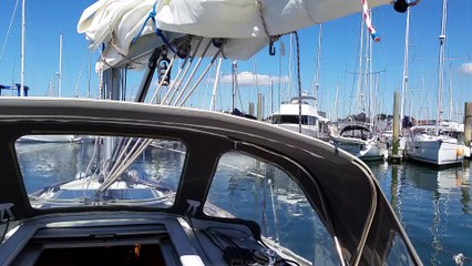 Manoeuvres de port  avec Oceanis 31 PTE 1/2