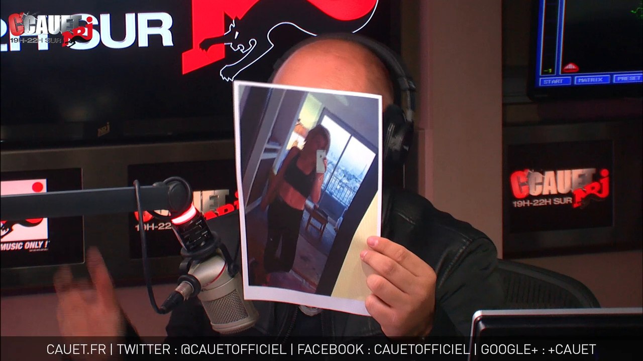 Julie lèche les nombrils de l'équipe - C'Cauet sur NRJ