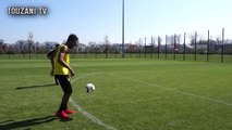 Duel entre Aubameyang et un freestyler !