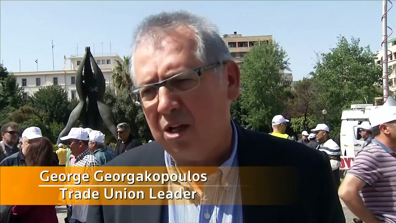 Workers furious as Greece sells Piraeus