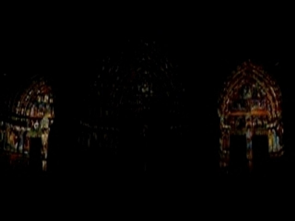 notre d'ame d'amiens illuminé de loin