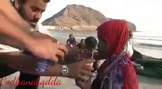 Boat with 400 migrants from Ethiopia and Somalia capsized in Egypt shore.