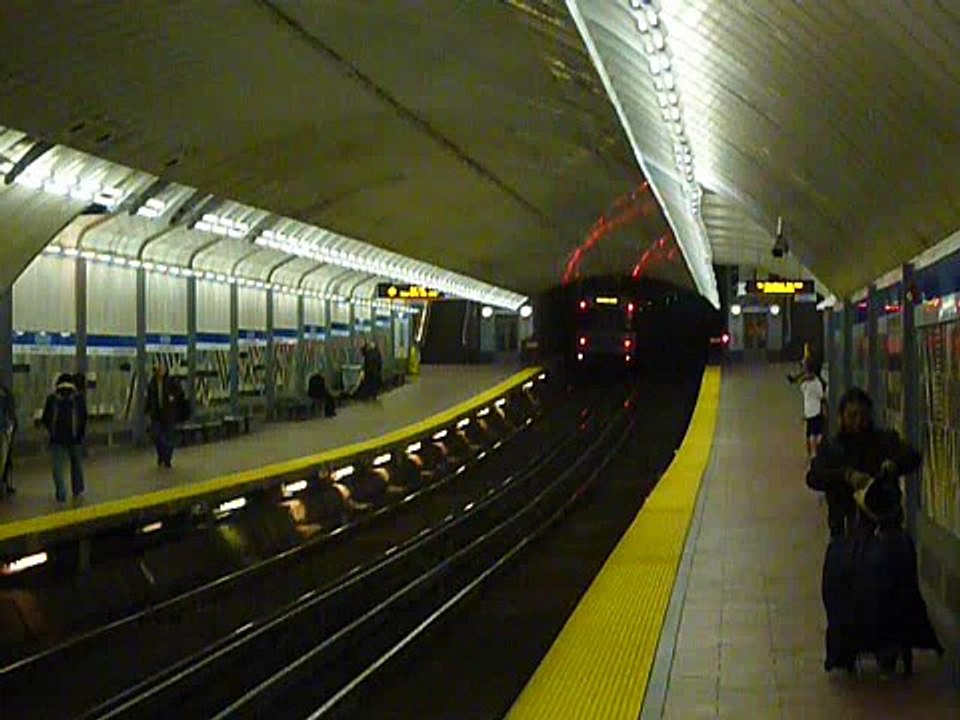 MBTA Blue Line: Wonderland Bound 2007-09 Siemens Train arriving at Aquarium (Feb 26, 2012)