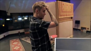 Justin Bieber - Ping pong Champ!