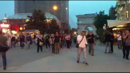 protestuesit drejtë Qeverisë