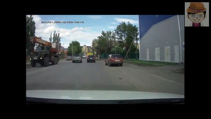 falling tree on the road in Tyumen  падение дерева на дорогу в Тюмени