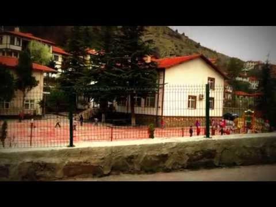 Okul Bahçesinde Oynayan Öğrenciler