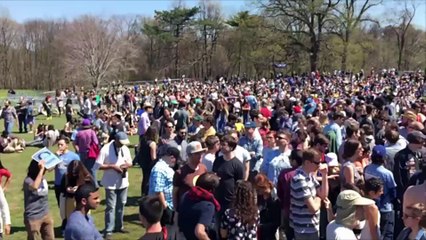 Bernie Sanders draws record 28,000-person crowd at Brooklyn rally