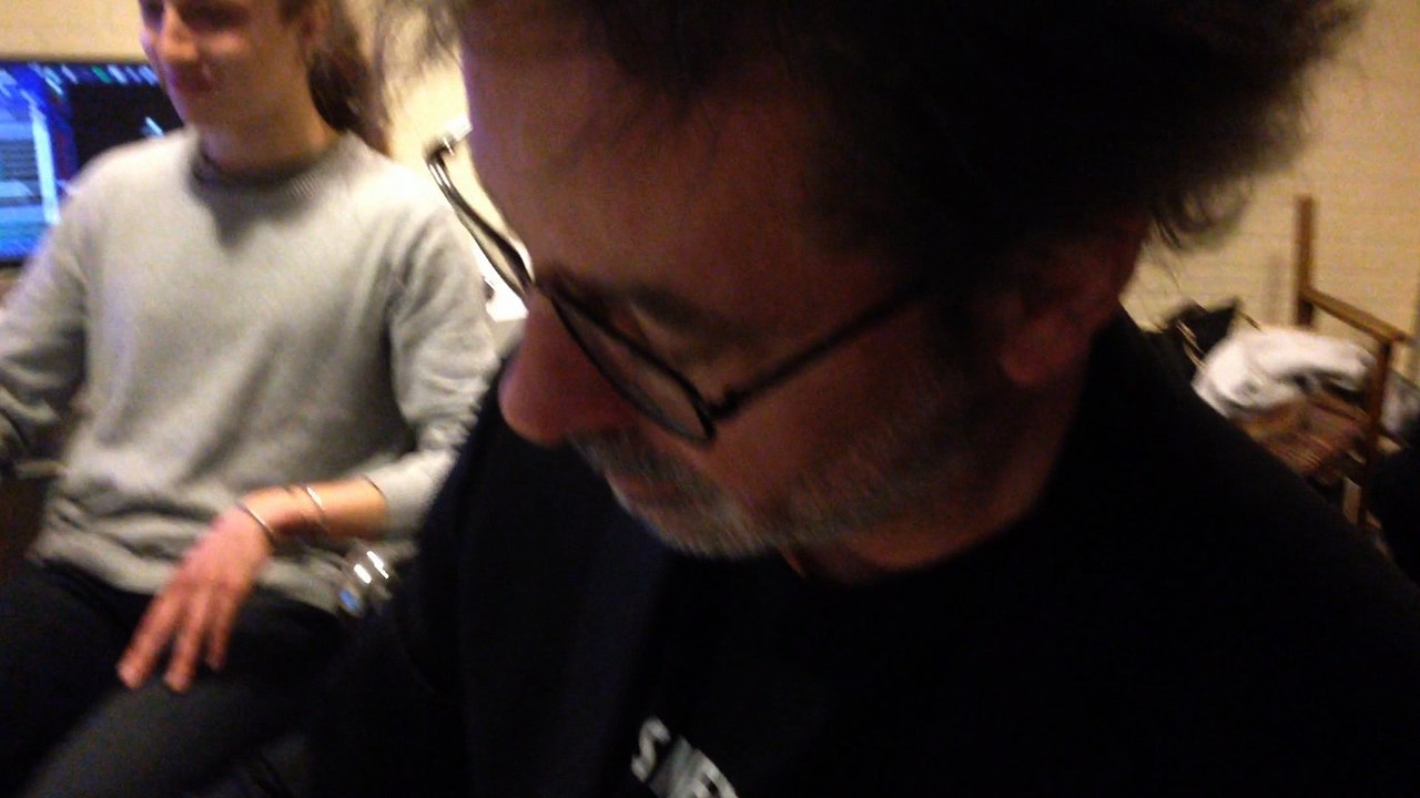 Christophe Alévèque enregistre le spot radio à Ouï Fm, partenaire de la #FetedelaDette