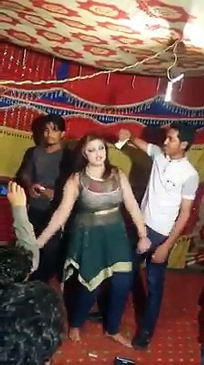 Pakistani Wedding Mujra Dance