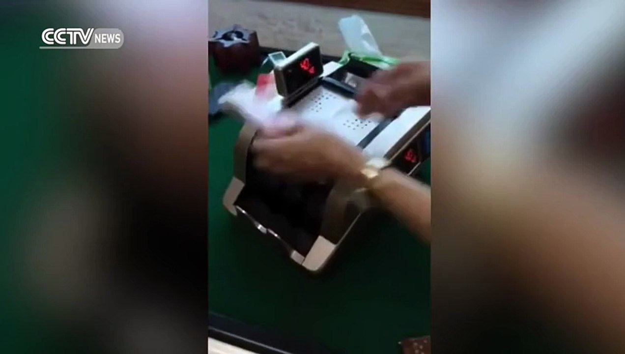 Attention arnaque ! Certains compteuses de billets volent les clients !