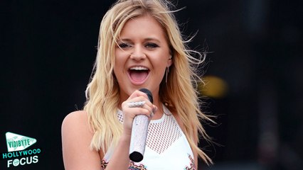 Kelsea Ballerini Performs in The Rain at Tortuga Music Festival 2016