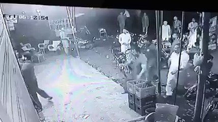 تنویر پان شاپ پر ہونے والے قتل کی ویڈیو جاری کردی گئی - CCTV FOOTAGE of Fight at Tanveer pan shop FAISALABAD