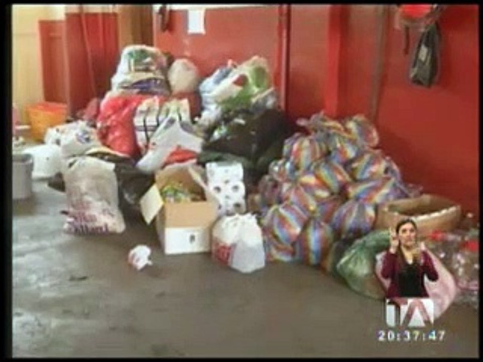 Autoridades distribuyen donaciones entre los más afectados