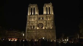 Attentats- une messe célébrée à Notre-Dame de Paris