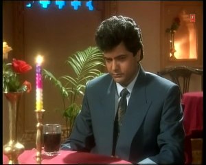 Samne Baithe Raho Dil Ko Karaar Aayega