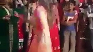 Beauti Girl Awesome Dance on Indian SOng