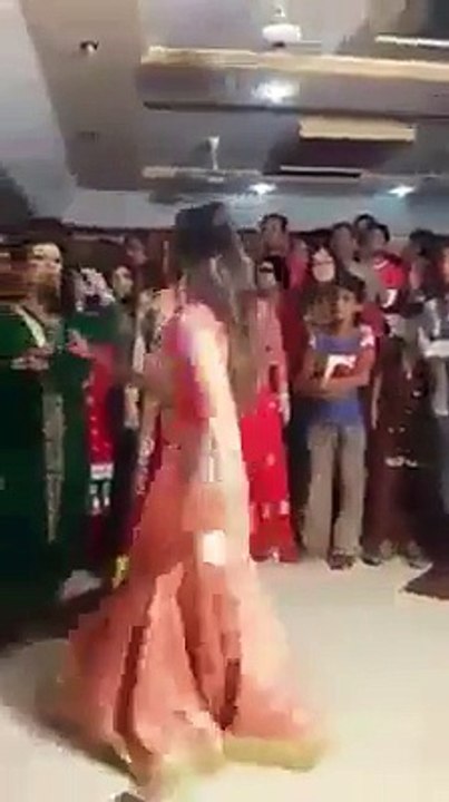 Beauti Girl Awesome Dance on Indian SOng