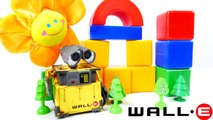 Видео для детей  Робот ВАЛЛИ строит домик. Роботы игрушки! Wall E