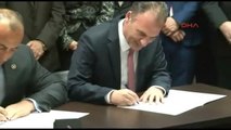 Kosova?nın İki Muhalefet Partisi Seçim Öncesi Koalisyon Anlaşmasını İmzaladı