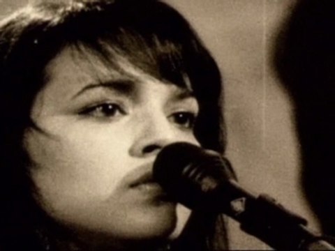 Norah Jones - What am j to you