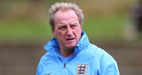 İngiliz Antrenör, Maç Öncesi Takım Kadrosunu Herkese Gösterdi