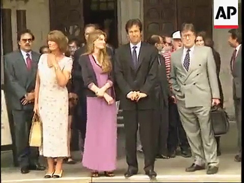 What Imran Khan Did When Reporter Says To Jamaima “Kiss Him”