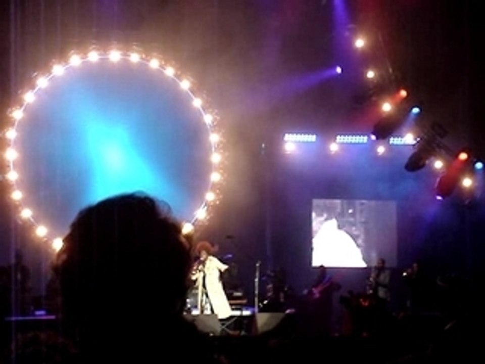 Lauryn Hill 2 - Solidays 2007avi