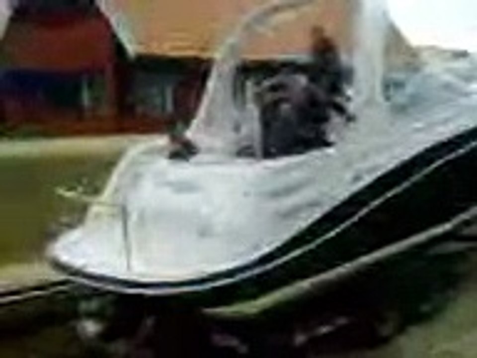 RANGE ROVER VOGUE 4.4 DYZEL VS  BOAT FOUR WINNS 28