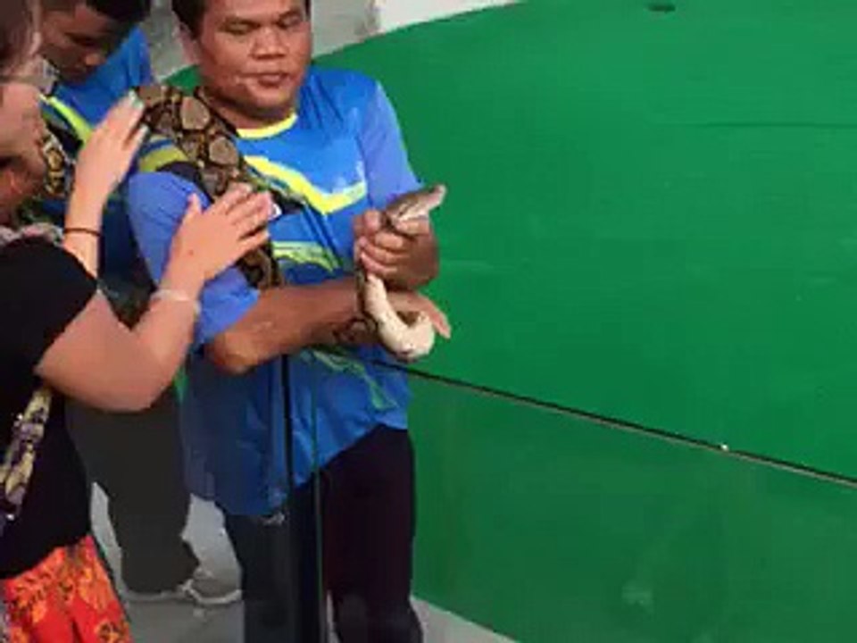 Snake cought girl,s nose in his mouth